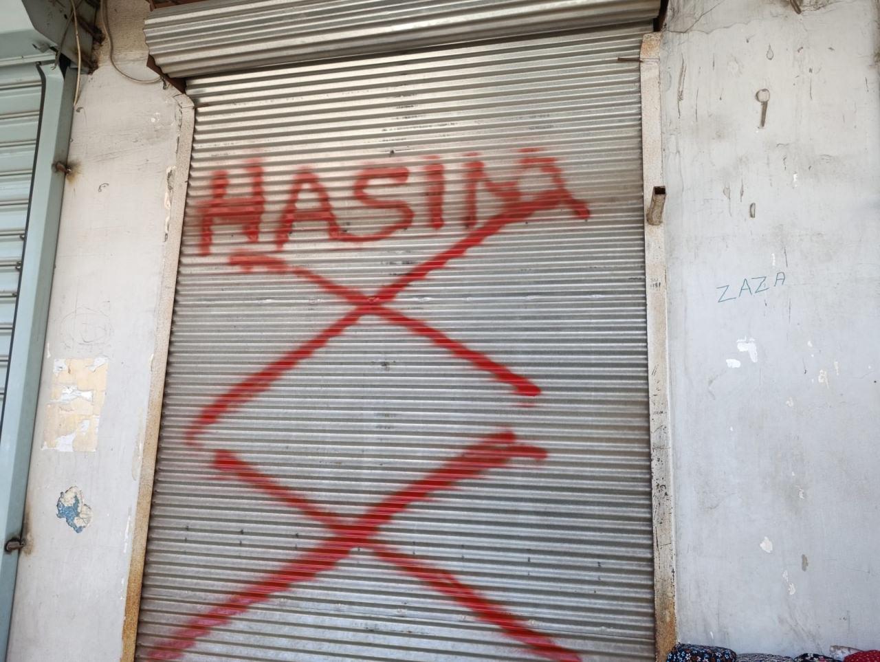 Dükkan kepengine yazılan hasım yazısı. 