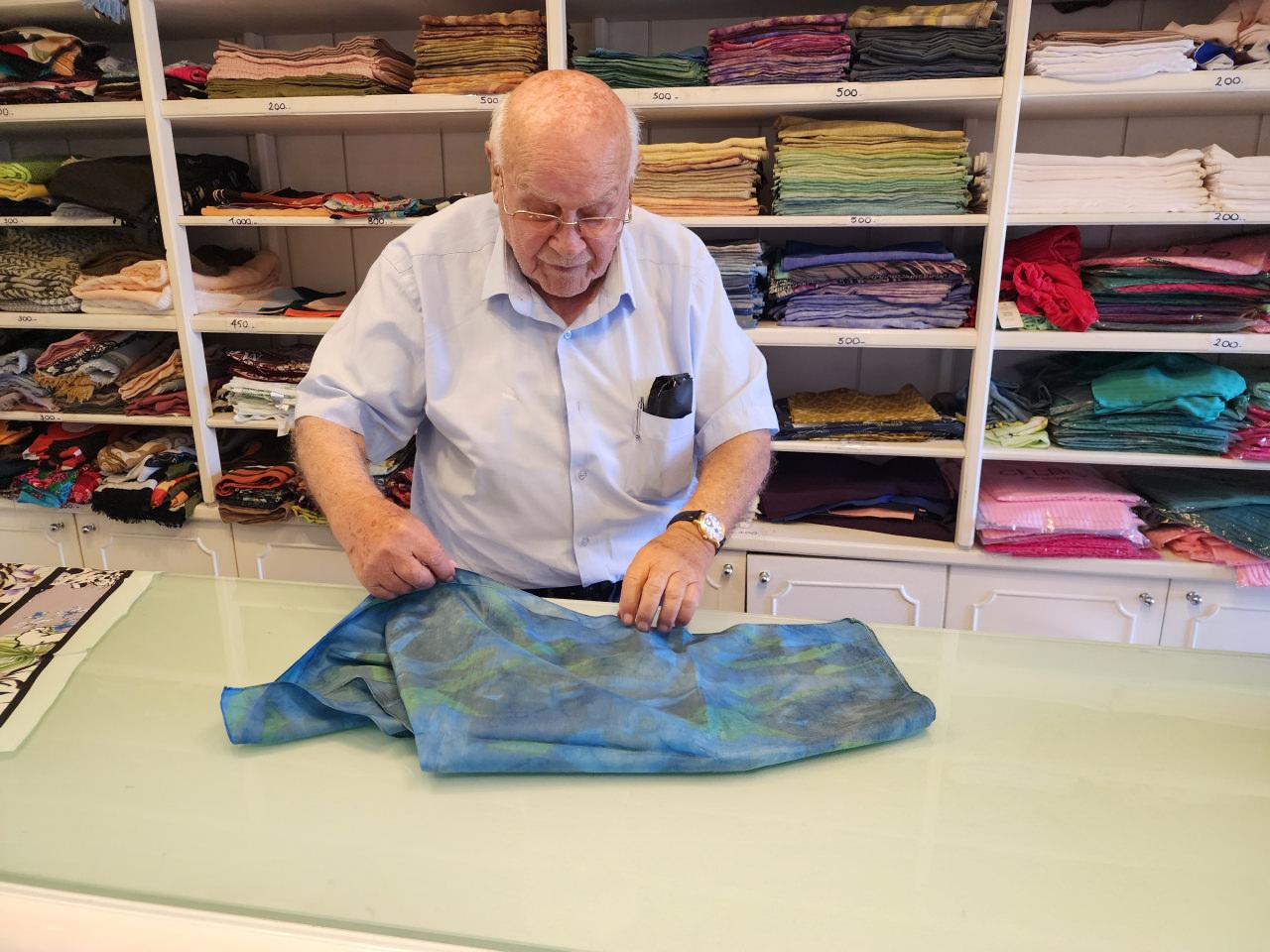 İpek şallar.