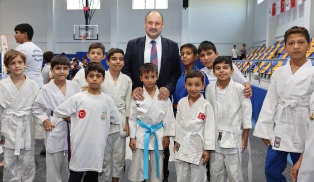 Başkan Mehmet Kasım Gülpınar'dan çocuklara teknoloji uyarısı
