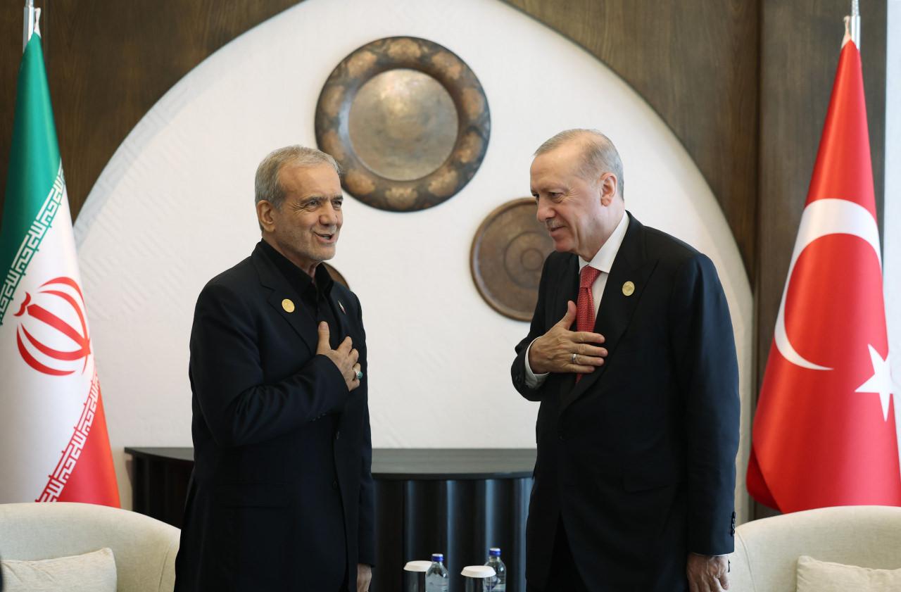 Cumhurbaşkanı Recep Tayyip Erdoğan, İran Cumhurbaşkanı Mesud Pezeşkiyan ile bir araya geldi.