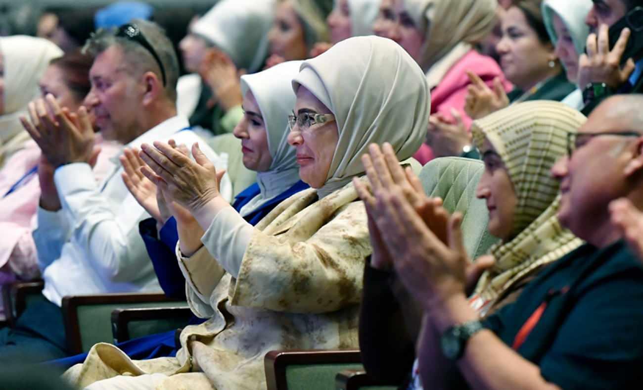 Emine Erdoğan'dan koruyucu aile mesajı: "Gelin aile yılını milat yapalım"