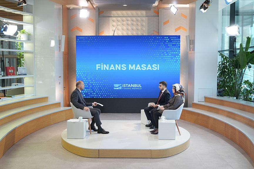 MÜSİAD Genel Başkanı Burhan Özdemir, İstanbul Finans Merkezinin katkılarıyla hazırlanan Anadolu Ajansı (AA) Finans Masası'nda gündeme ilişkin değerlendirmelerde bulunarak soruları yanıtladı
