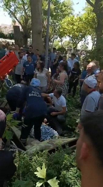Vatandaşları kurtarma anından görüntü