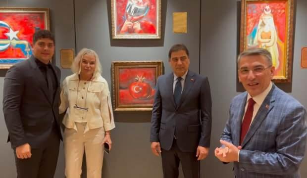 Pınar Karaman'dan Türk Bayraklı sergi
