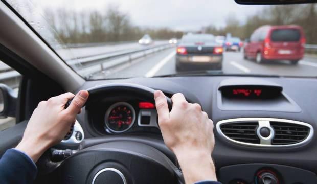 Sürücüler duyunca şoke olacak! İşte otomobilin ömrünü kısaltan sürüş hataları