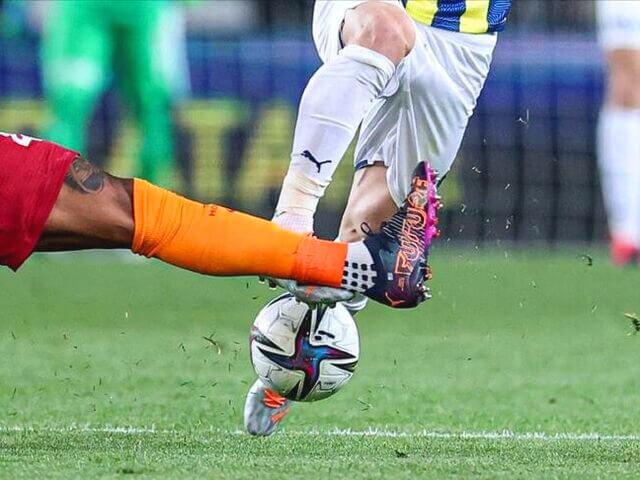 Fenerbahçe ve Galatasaray'ın oynadığı bir derbiye ait görsel