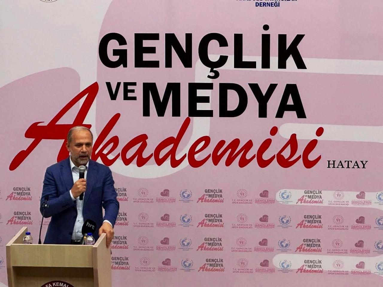 AK Parti Hatay Milletvekili Abdulkadir Özel, programda konuşma yaptı.