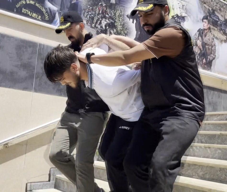 Güngören'de cinayet şüphelisi saklandığı bavulda yakalandı.