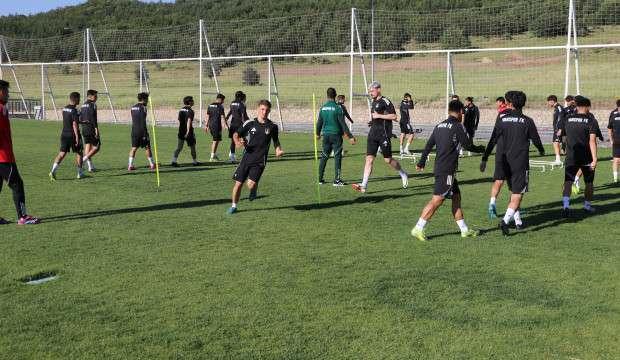 2. Lig'de şampiyon olmuşlardı: 20 futbolcu gidiyor, sadece 6 isim kalacak