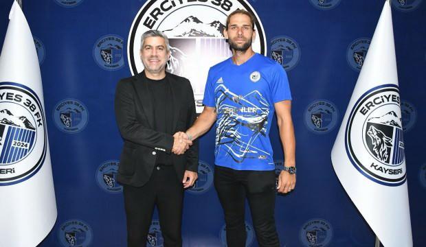 2 yıl S&uuml;per Lig'de oynamıştı: Şimdi 3. Lig ekibinin kalesini koruyor