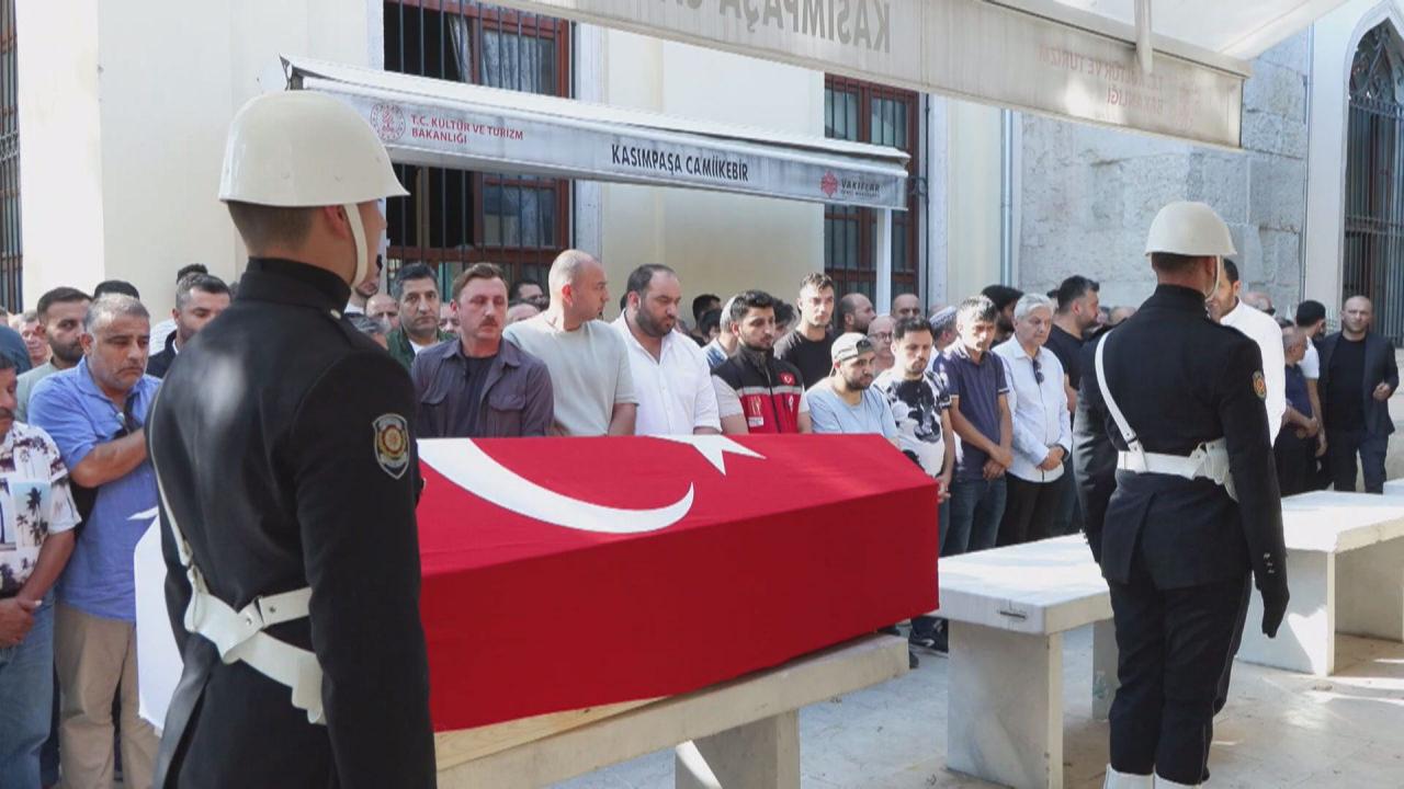 Kozan, gözyaşları içinde son yolculuğuna uğurlandı. 