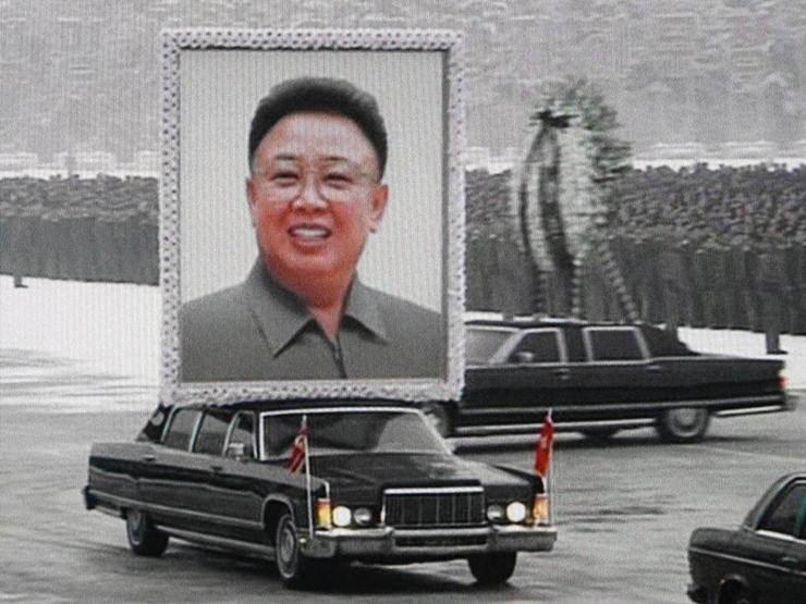 Kim Jong Un'un 2011 yılında ölen babası kendisinden önceki Kuzey Kore lideri Kim Jong-İl'in cenaze töreni.