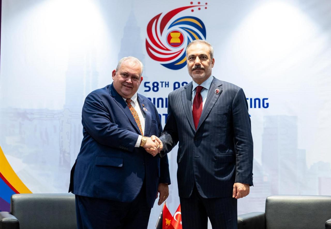 Papua Yeni Gine Dışişleri Bakanı Justin Tkachenko