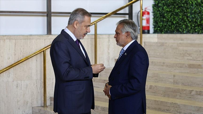  Pakistan Başbakan Yardımcısı ve Dışişleri Bakanı Muhammed İshak Dar​​​​​​​ ve Dışişleri Bakanı Hakan Fidan