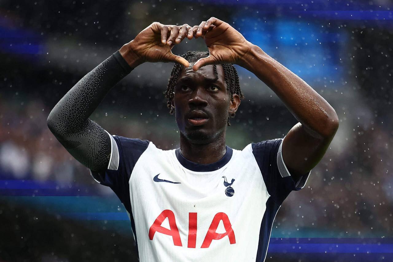 Tottenham'ın orta saha oyuncusu Yves Bissouma