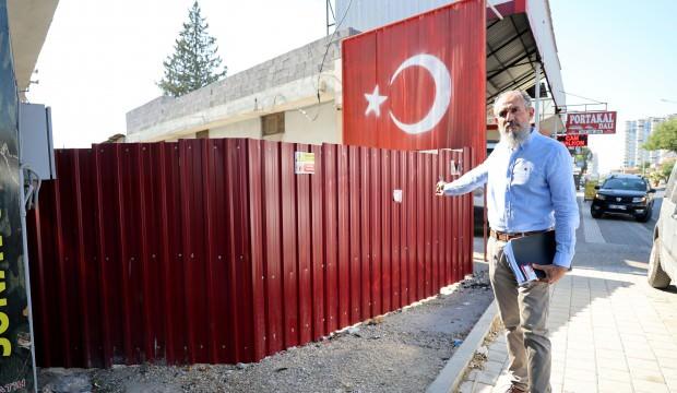 Adana'da akılalmaz olay: 'Tapulu arazim' diyerek sokağı kapattı