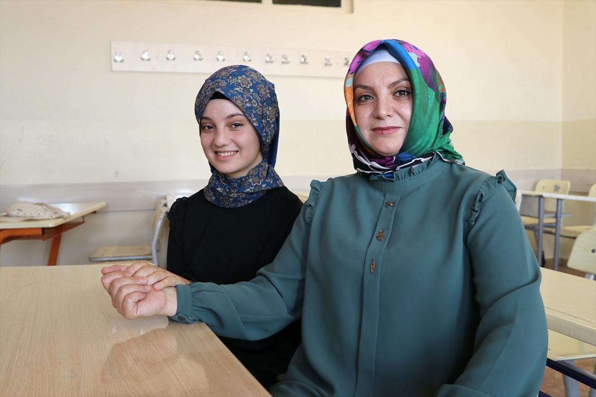Şevval Ece Kılınçer ve annesi