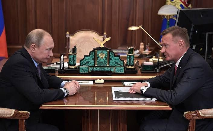 Ulaştırma Bakanı Roman Starovoit ve Rusya Devlet Başkanı Vladimir Putin