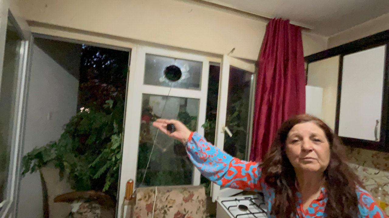 Evinin balkonunda kahve içerken üzerine ağaç devrilen Ümriye Şengelir.