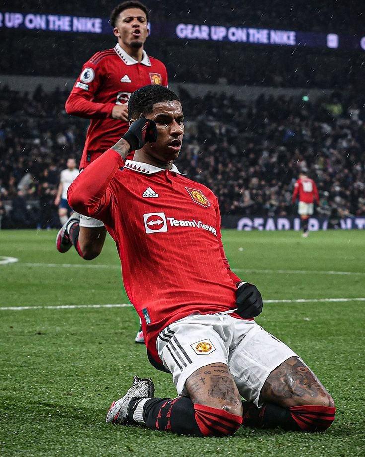 Marcus Rashford gol sevincini yaşıyor