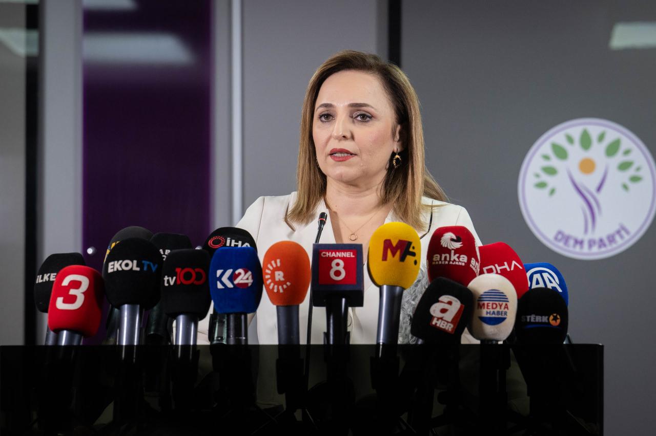 DEM Parti Sözcüsü Ayşegül Doğan