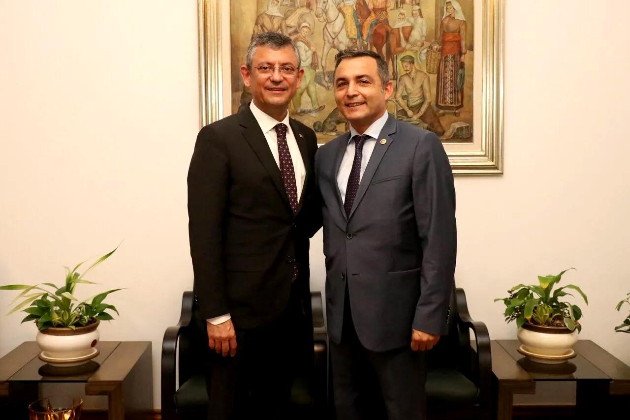 Özgür Özel ve Niyazi Nefi Kara