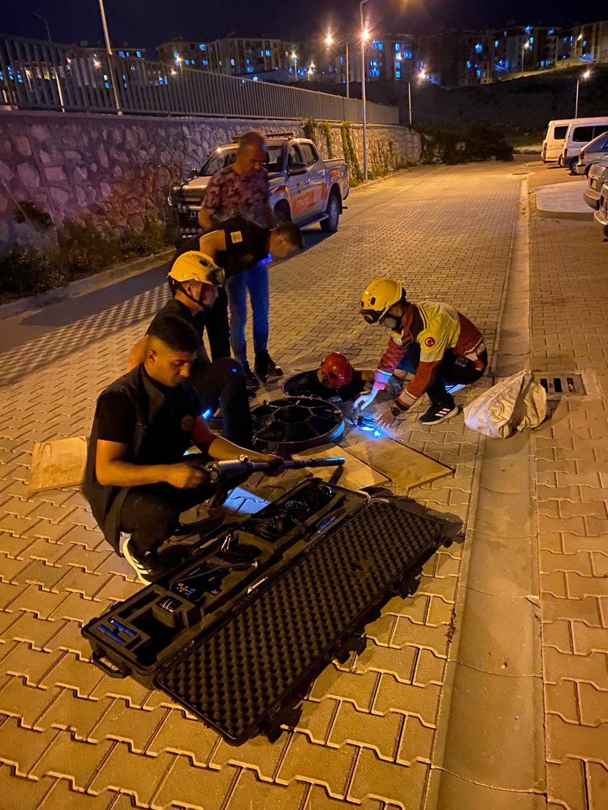 Konya Büyükşehir Belediyesi İtfaiye ekiplerinin, kurtarma operasyonu sırasında çekilmiş fotoğrafları.