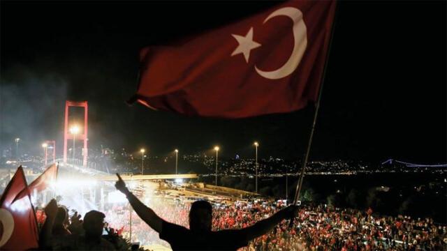 15 Temmuz 2016'da sokağa çıkan halk