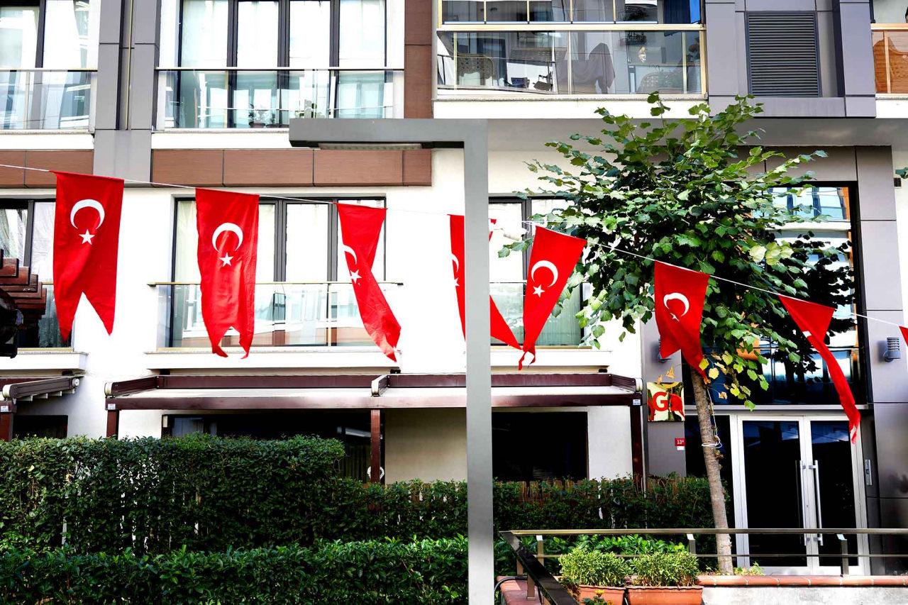 Sokaklar Türk bayrağı ile süslendi. 