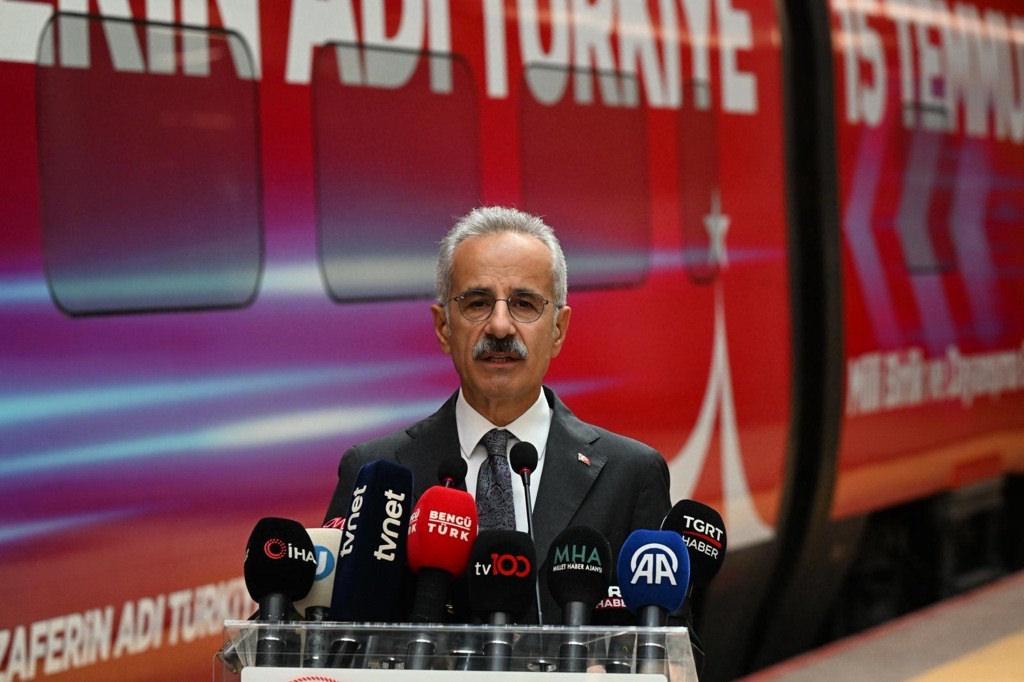 Ulaştırma ve Altyapı Bakanı Abdulkadir Uraloğlu