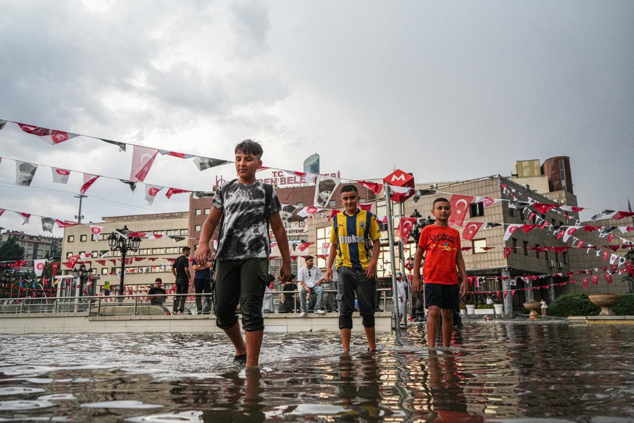 Ankara'da kuvvetli sağanak sonrası sel görüntüsü