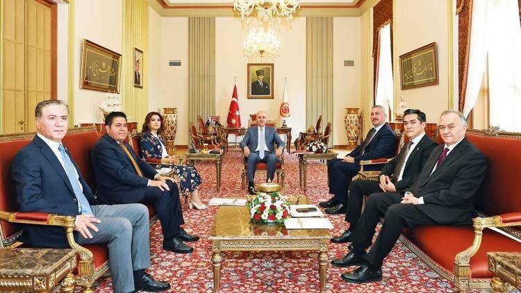 TBMM Başkanı Numan Kurtulmuş'un parti yetkilileriyle yaptığı komisyon buluşmasından kare