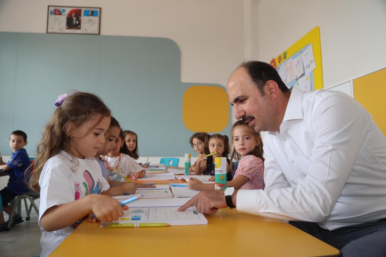 Başkan Altay, Erenköy Fatih 4-6 Yaş Kur’an Kursu’ndaki öğrencilerle bir arada. 