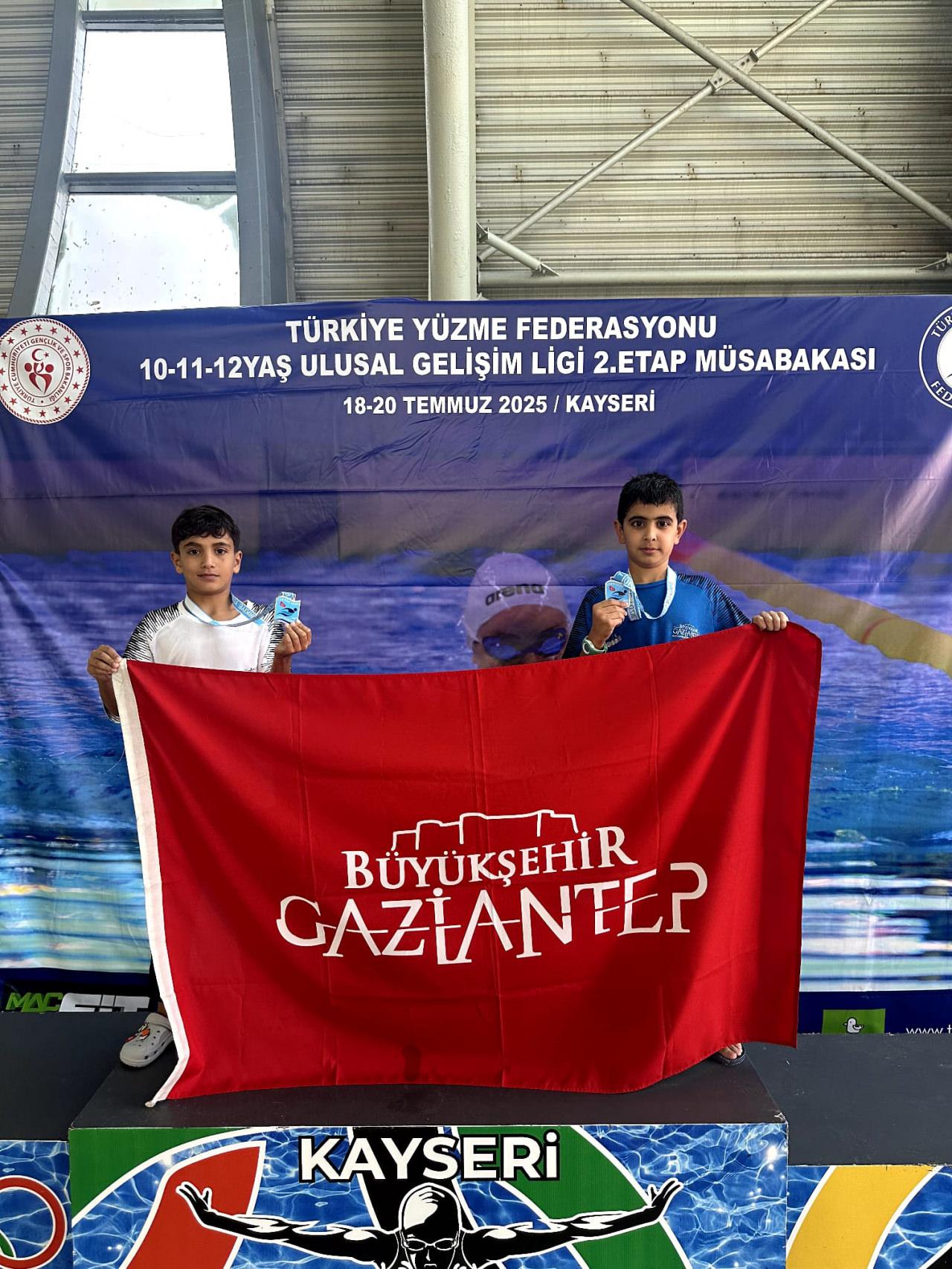 Gaziantep Büyükşehir Belediye Spor Kulübü sporcuları ödüllerini aldı.