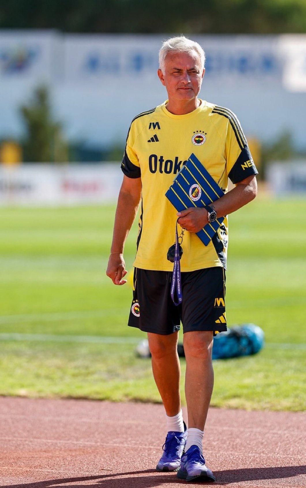 Fenerbahçe teknik direktörü Jose Mourinho