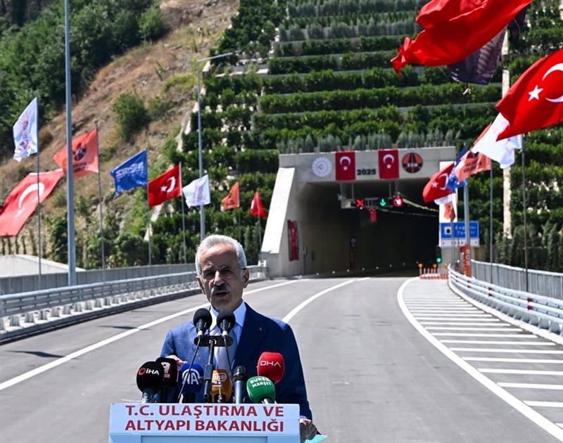 Ulaştırma ve Altyapı Bakanı Abdulkadir Uraloğlu