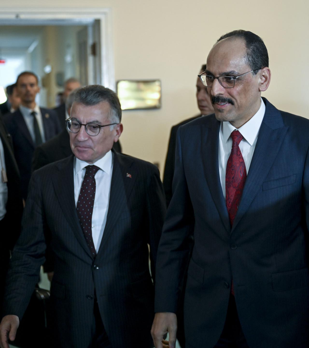 Milli İstihbarat Teşkilatı (MİT) Başkanı İbrahim Kalın (sağda), TBMM'de AK Parti Grup Başkanı Abdullah Güler (solda) ile görüştü.