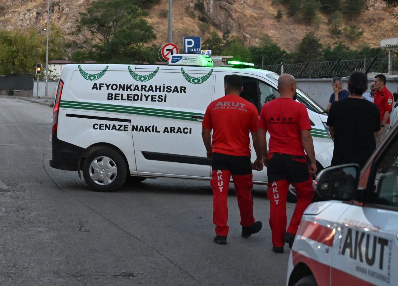 Eskişehir'in Seyitgazi ilçesinde çıkan orman yangınında hayatını kaybeden orman şehitlerinin naaşları, kimlik tespiti ve DNA incelemesi için Ankara Adli Tıp Grup Başkanlığına getirildi.