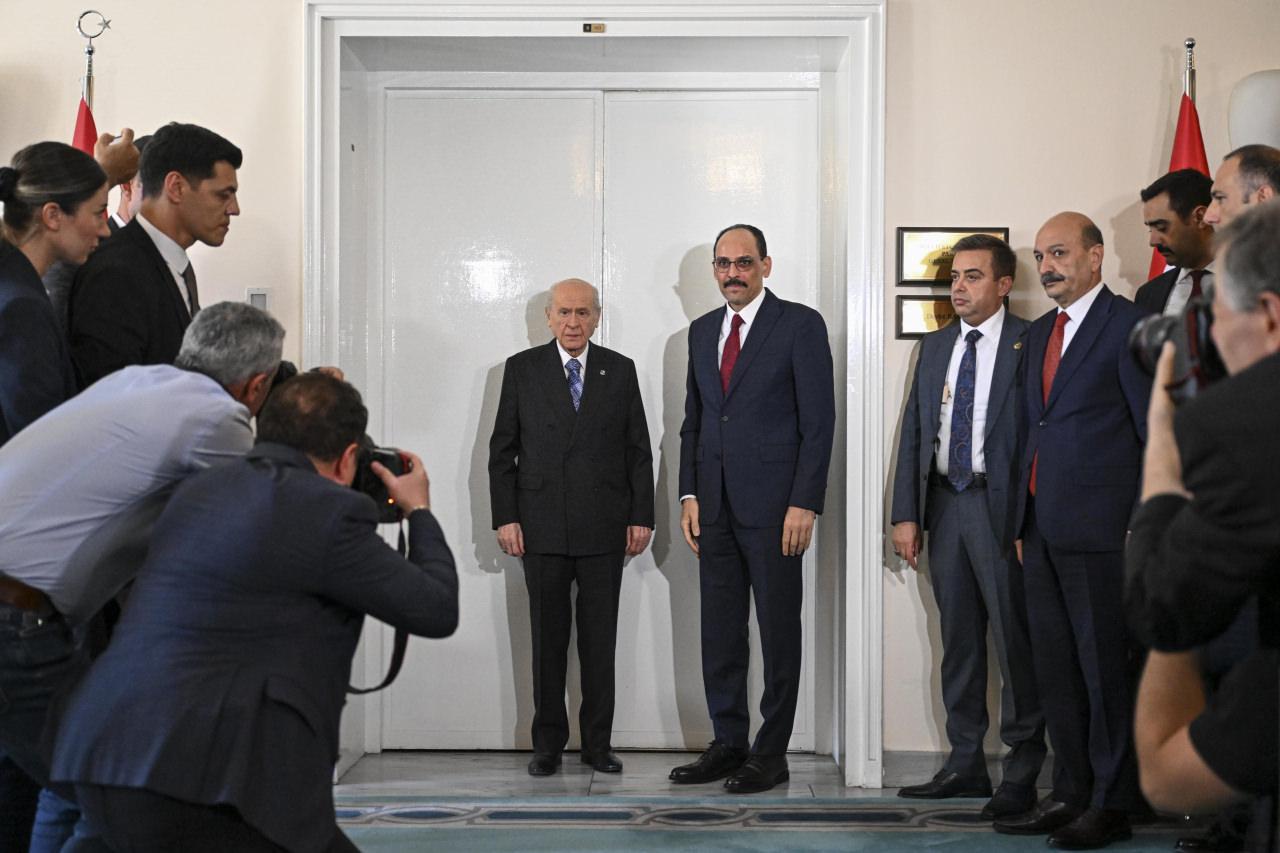 MHP Genel Başkanı Devlet Bahçeli (solda), TBMM'de Milli İstihbarat Teşkilatı (MİT) Başkanı İbrahim Kalın (sağda) ile görüştü.