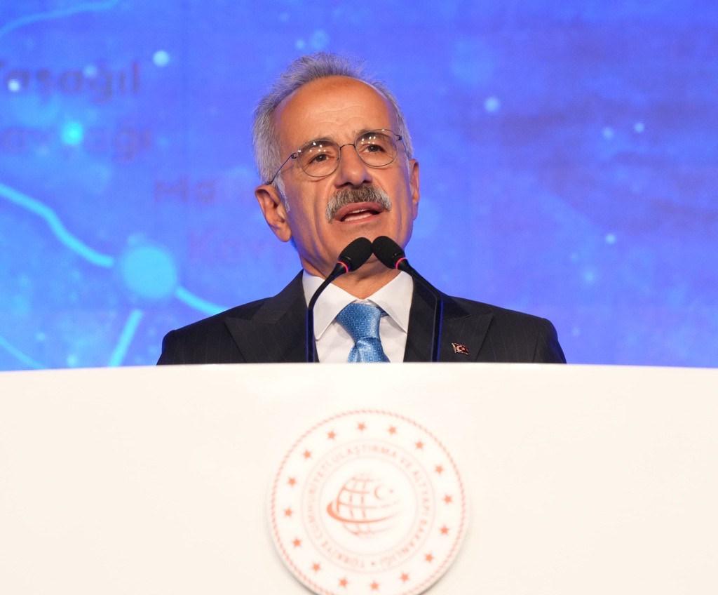 Ulaştırma ve Altyapı Bakanı Abdulkadir Uraloğlu