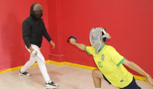 Van'da ağaç dallarıyla eskrim yapıyordu: Şimdi milli takıma seçildi