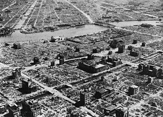 B-29 uçaklarıyla ABD Hava Kuvvetleri Ordusu (USAAF) Tokyo'ya bombardımanı