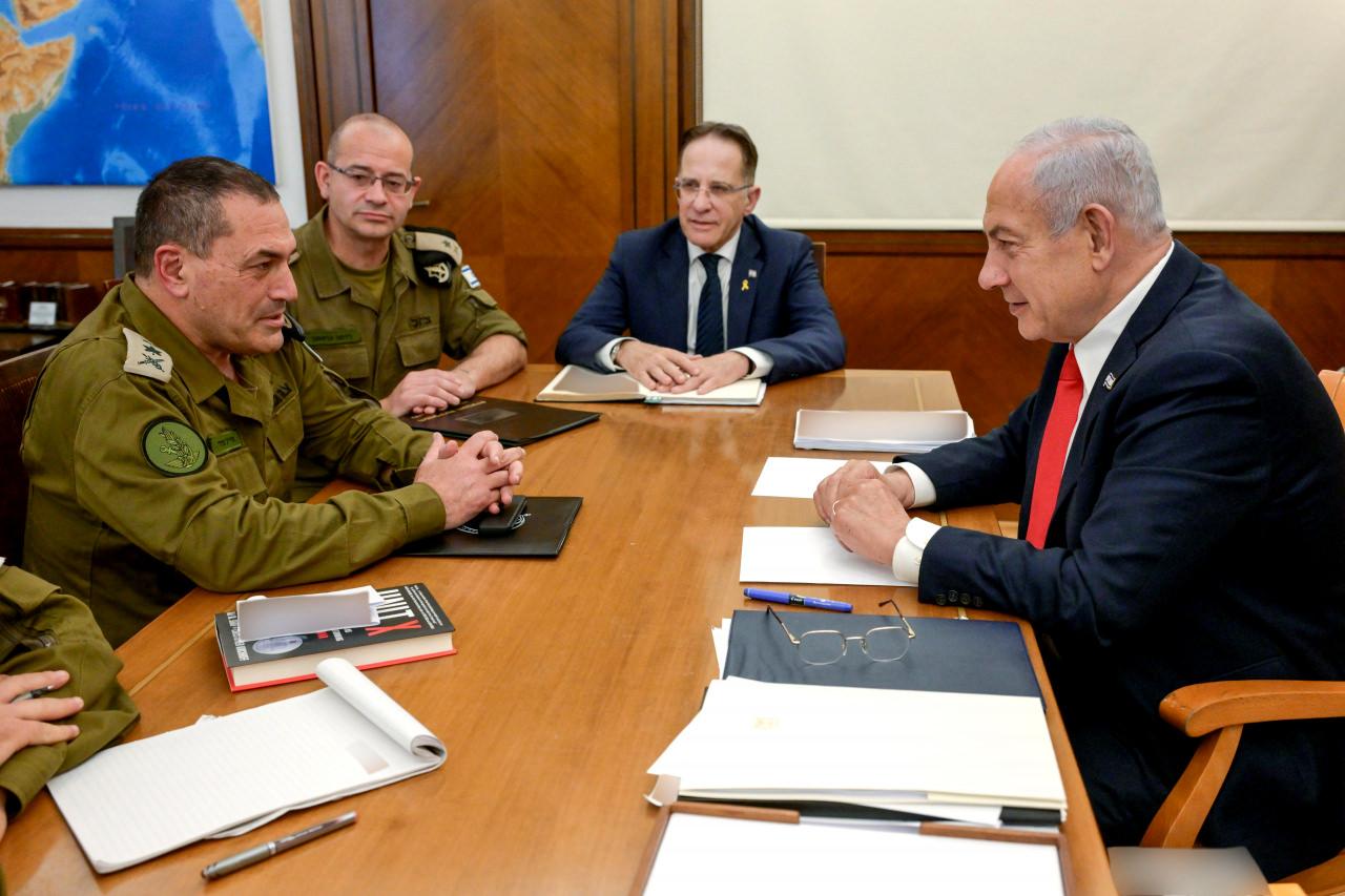 Eyal Zamir ve Binyamin Netanyahu