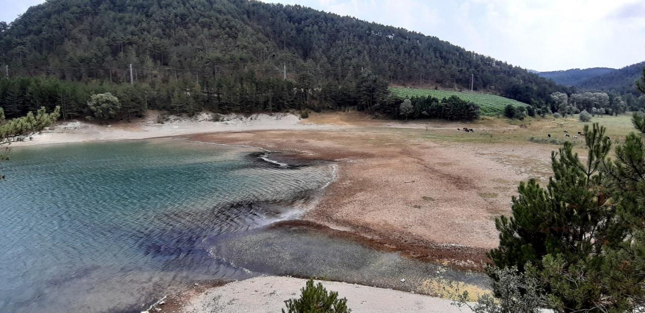 Sünnet Gölü suların çekilmesi, bölge halkını endişelendirdi. 