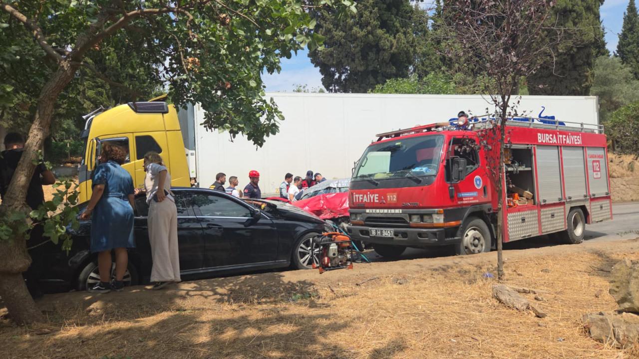 Olay yerine çok sayıda ekip sevk edildi. 