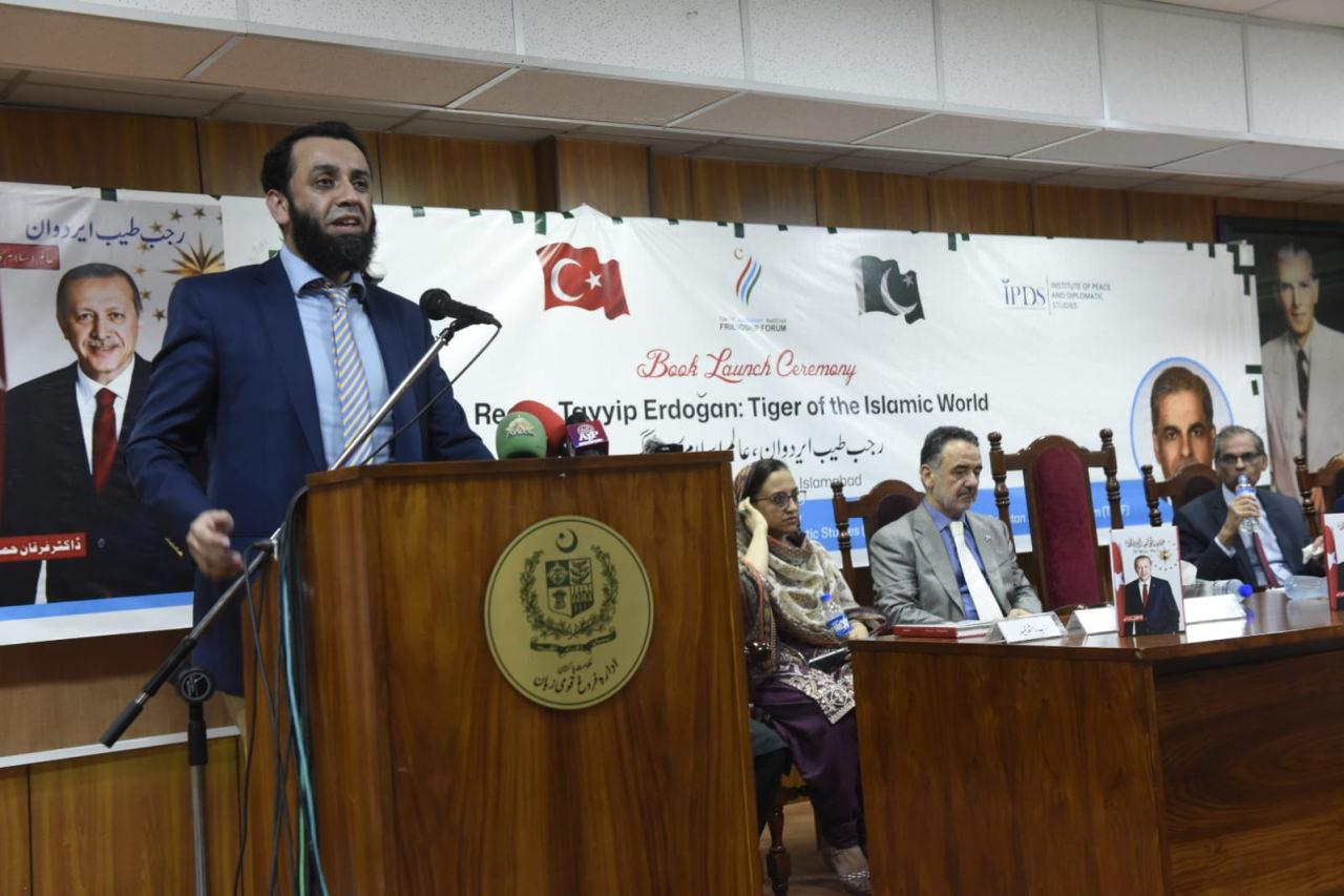 Pakistan Enformasyon Bakanı Attaullah Tarar