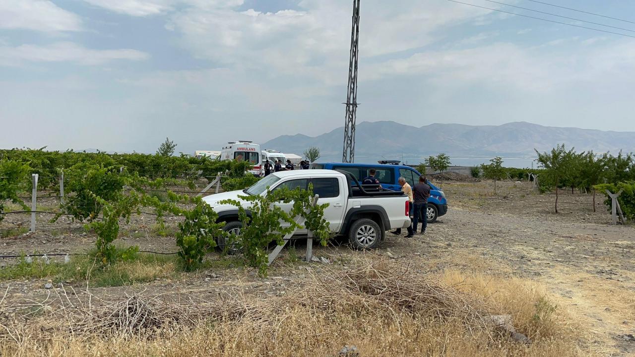 Olay yerine sağlık ve jandarma ekipleri sevk edildi.