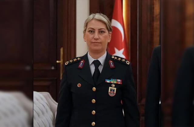 Tuğgeneralliğe terfi eden Gülden Mat Şakir 