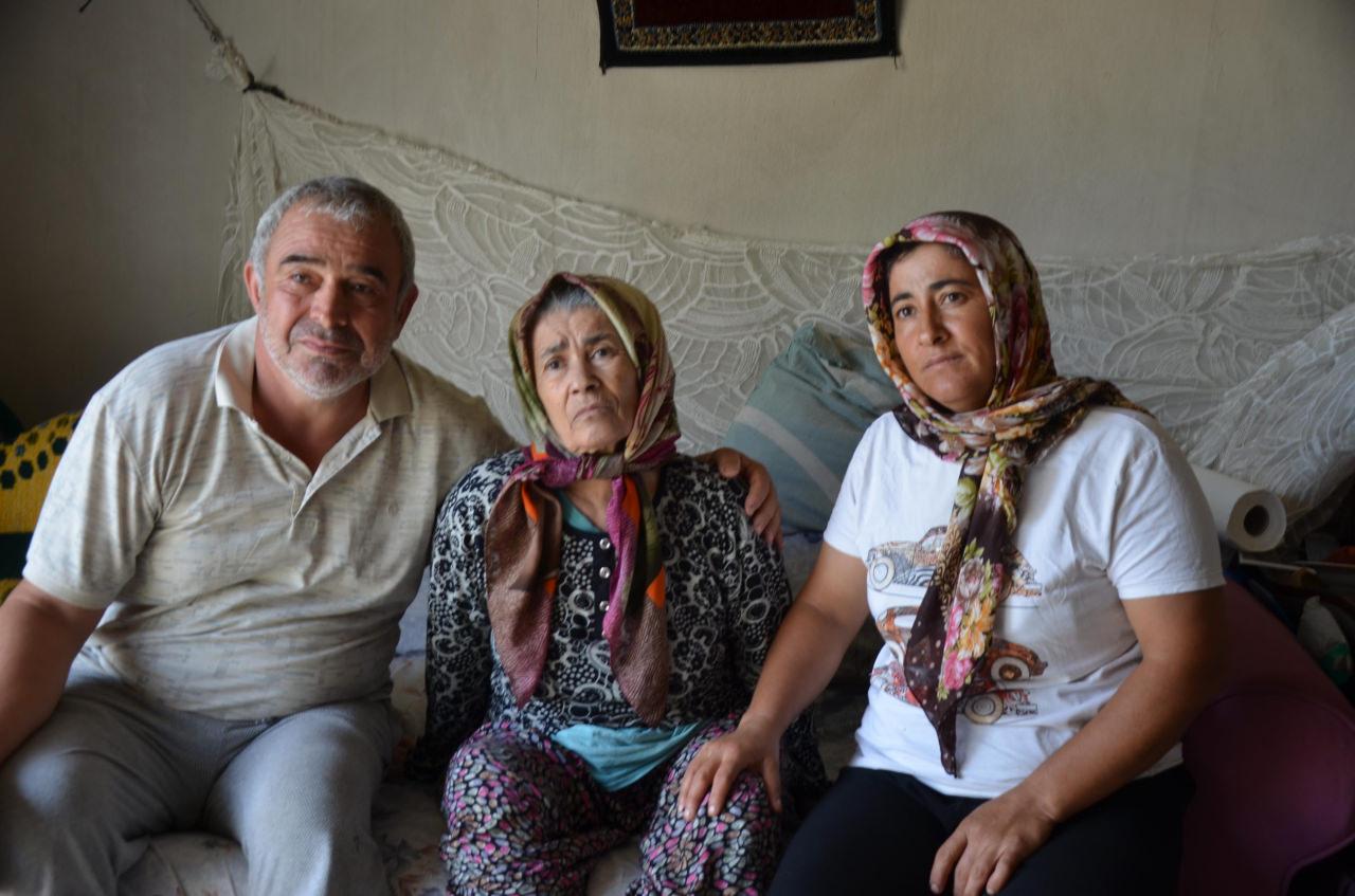 Yangın sırasında yatalak annesini yangından çıkarttılar. 