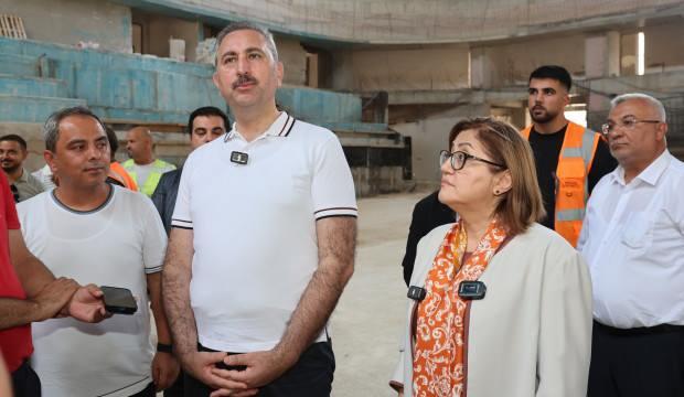Başkan Şahin'den m&uuml;jde! Gaziantep'e FIBA standartlarına uygun spor salonu